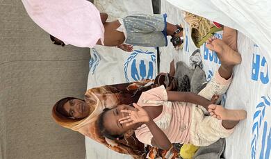 An internally displaced family in a gathering site for forcibly displaced people in Port Sudan, Red Sea State. © UNHCR / Deep Raj Uprety